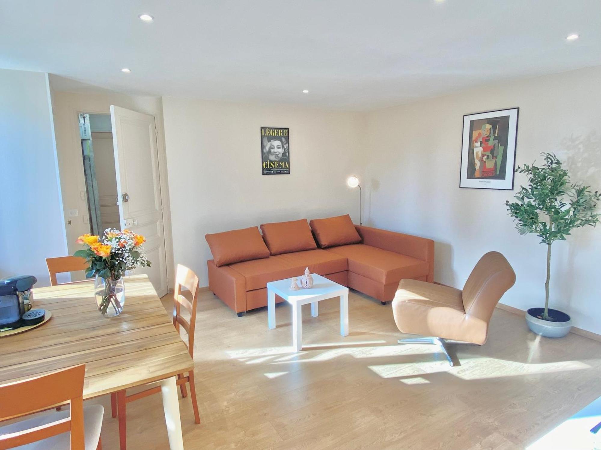 Great Flat! 10 Minute Walk From Train Station And Palais Appartement